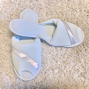 Sweet Vintage Like New Baby Blue Madye’s House Shoes